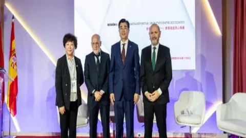 广东队客场力克中国香港，拜合拉木双响助球队成功卫冕省港杯冠军